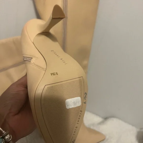 BRAND NEW! Gianni Bini Tall tan leather boots - Picture 6 of 7